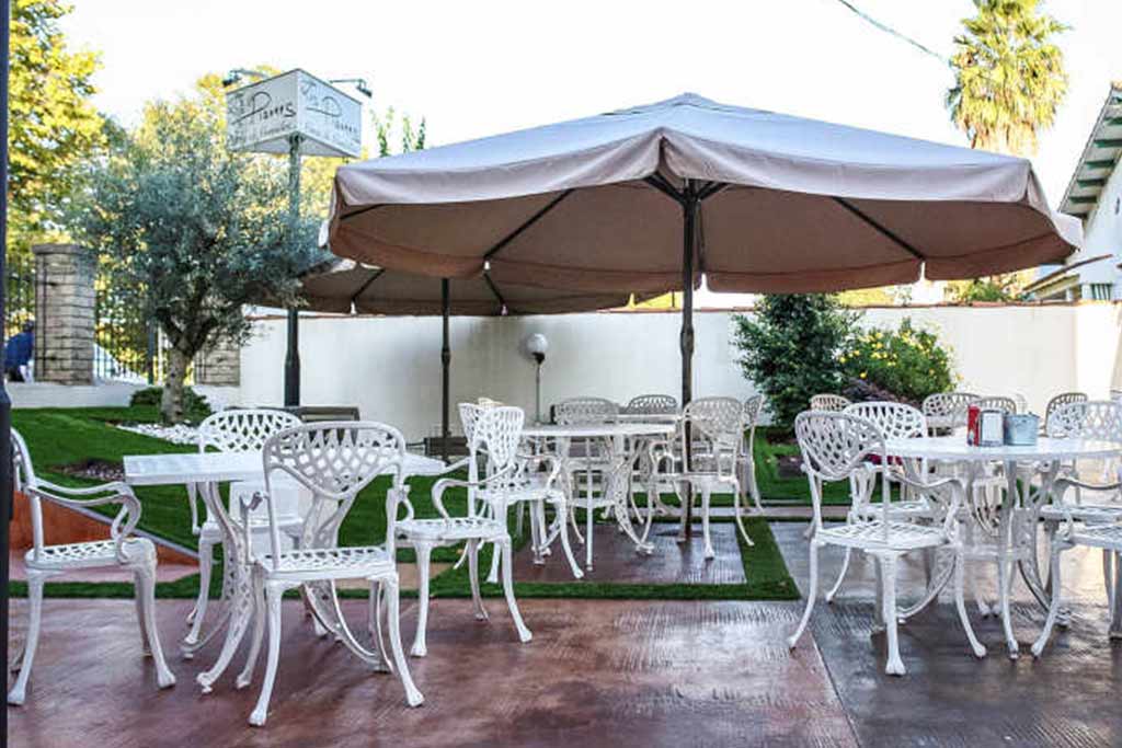 terraza mesas y sillas